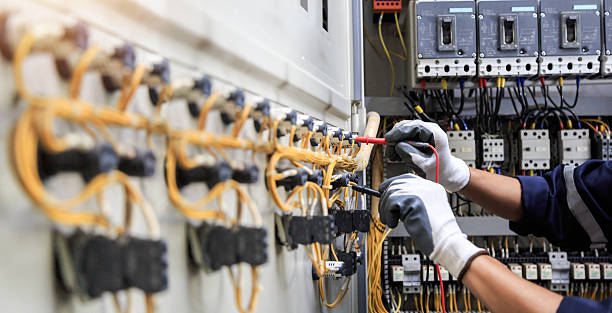 Professional Electrician technician working in Fraser, MI